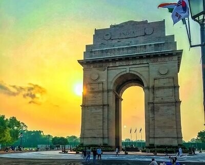 Visit India Gate in Delhi